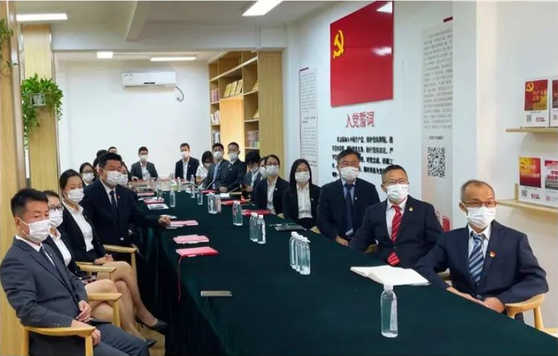 砥礪中國式現(xiàn)代化新征程 l 新仕誠公司集中觀看中國共產黨第二十次全國代表大會開幕式