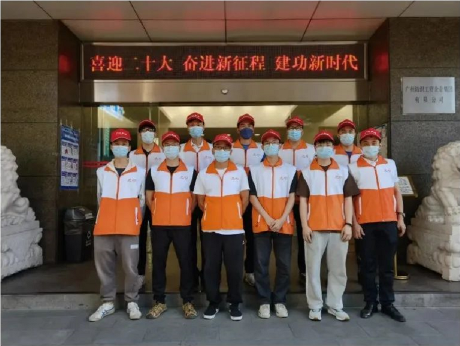 抗擊疫情勇?lián)敚p工先鋒奮前行